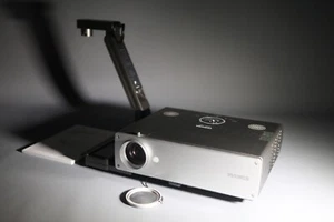 Toshiba TDP-T91 DATA PROJECTOR 1024 x 768 w/ Remote & Case - Picture 1 of 10
