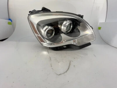 OEM| 2007-2012 GMC Acadia Halogen Headlight (Right/Passenger) - Imagem 1 de 4