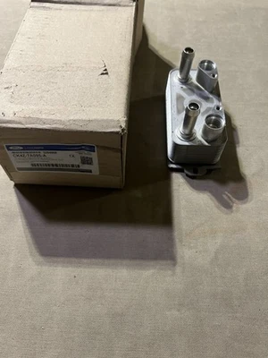 Enfriador de aceite de transmisión automática Ford Transit-150 2015-2019 Ford CK4Z7A095A fabricante de equipos originales Foto 1 de 4