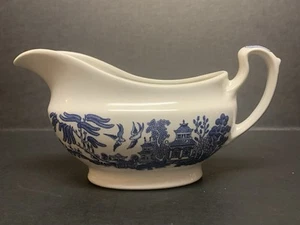 Blue Willow Gravy Sauce Boat by Churchill - Vintage Staffordshire England - Picture 1 of 11