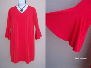 Abito Susan Graver maglia liquida manica a campana taglie forti 1x rosso XMAS HOLIDAY scollo a v - Foto 1 di 8