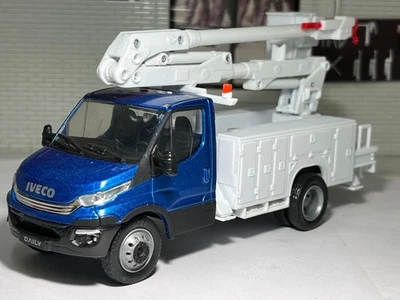 1:36 32 Iveco Daily Utility Lorry Telescopic Lift 2014 Diecast Model New Ray - Image 1 of 4