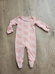 Kate Quinn rosa Pfirsiche Langarm-Footie Baby Größe 3-6 Monate oragnische Baumwolle - Bild 1 von 4