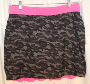 NEW Belyn Key Ruffle Skort MEDIUM Golf Skirt Camouflage Camo w/ pink trim - Picture 1 of 2