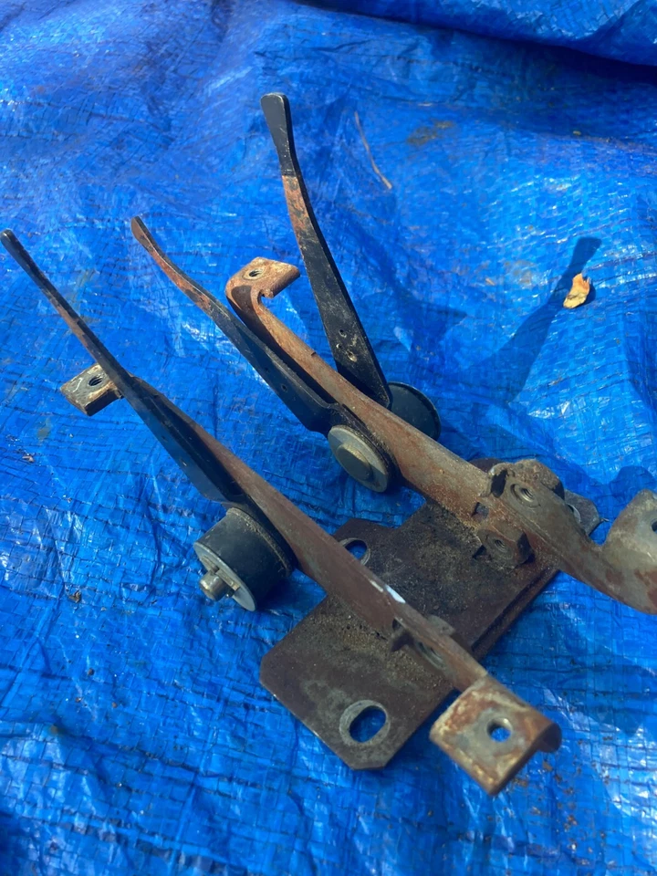 FIAT 124 SPIDER  HEATER CONTROL SLIDES AND LEVERS - Image 1 of 1