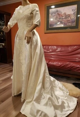 Vestido de novia vintage Union Made Lifetime of Lovelines marfil bordado con 2 botones Foto 1 de 4