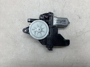 2016-2018 Kia Sorento OEM DRIVER LEFT FRONT WINDOW REGULATOR MOTOR - Picture 1 of 10