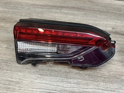 Toyota RAV4 LH 2019-2022 conjunto de luces traseras OEM Foto 1 de 4
