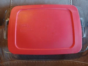 Pyrex 213-R 2.2 Quart Baking Dish Clear Glass 7 x 11 x 1.75" With Red Lid - Picture 1 of 4