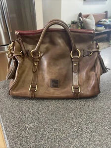 Dooney & Bourke Florentiner Leder Umhängetasche Kastanie mit Umhängegurt - Bild 1 von 10