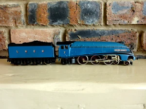 VINTAGE WRENN W2212 4-6-2 LNER A4 CLASS LOCO “SIR NIGEL GRESLEY” COLLECTOR BOX - Picture 1 of 16