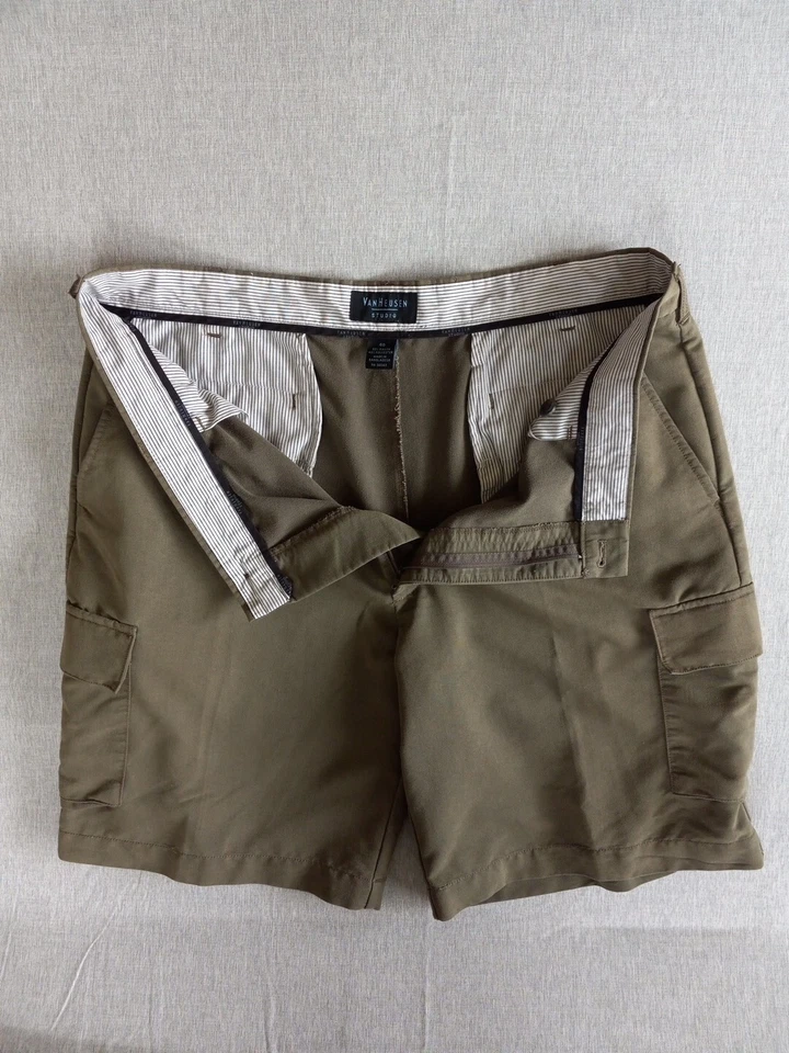 Pantalón corto utilitario Van Heusen Studio 40 carga exterior rayón/poliéster verde militar Foto 1 de 4