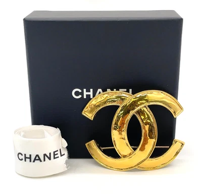 Auténtico broche Chanel Coco Mark GP 94P con caja SK010750 Foto 1 de 4