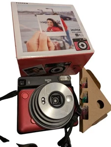 Fotocamera istantanea quadrata Fujifilm Instax SQ6 rosso rubino in scatola con filtri graffiati - Foto 1 di 10