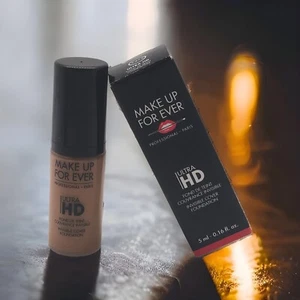 Base cubierta invisible MAKE UP FOR EVER ULTRA HD Y415 • 0,16 fl. Oz. trvl talla - Imagen 1 de 24