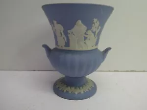 VINTAGE CERAMIC PORCELAIN WEDGWOOD CLASSICAL SCENE BLUE JASPER WARE VASE URN - Picture 1 of 5
