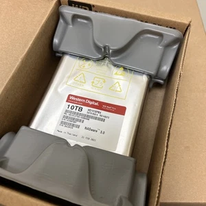 NEW ZERO HOURS WD WD101EFBX- Red Plus 10 TB Hard Drive - 3.5" Internal SATA - Afbeelding 1 van 3