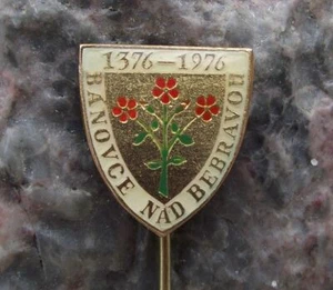 1976 Banovce nad Bebravou Town Crest 600th Anniversary Coat of Arms Pin Badge - Picture 1 of 2
