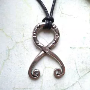 Collar con cordón colgante amuleto cruz trollkors estilo vikingo asgard peltre - Imagen 1 de 3