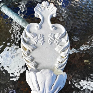 Applique da parete design di ispirazione vintage bianco panna dettagli floreali decorazione - Foto 1 di 13