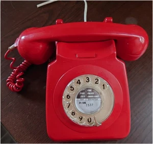 Teléfono de marcación giratoria vintage con cable fijo GPO 8746 en rojo - Imagen 1 de 5