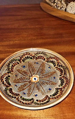 Plato de cerámica tradicional rumano Horezu firmado Giubega pavo real de arcilla roja Foto 1 de 4