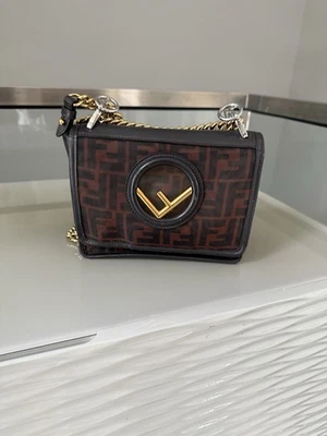 FENDI KAN F 肩包 ZUCCA MESH 小号 状况良好 硬件保护套 金色 — 第 1/4 张图片