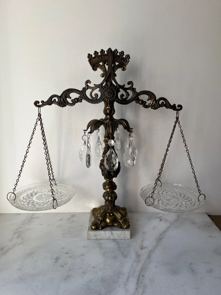 Cristal pesado dorado escala de equilibrio Hollywood Regency dorado vintage Foto 1 de 4