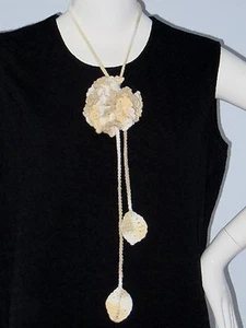 New Handmade Crochet Yellow Single Carnation Flower Scarf Necklace Lariat - Bild 1 von 3