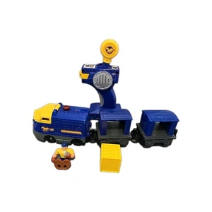 GeoTrax Blue Pony Express Speedy Delivery Team Remote Train Cars Figur Work V3 - Bild 1 von 10