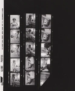 1958 Press Photo Leggy Actress Jeri Archer Models Lingerie Almost Nude - Picture 1 of 2