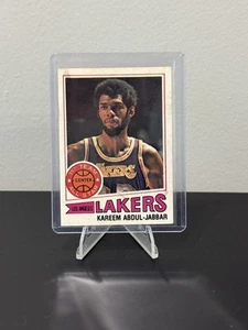1977-78 Topps - Kareem Abdul-Jabbar #1 Green Back - Picture 1 of 2