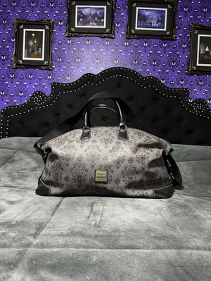 Dooney & Bourke Disney Haunted Mansion Weekender (usado) - Imagem 1 de 4