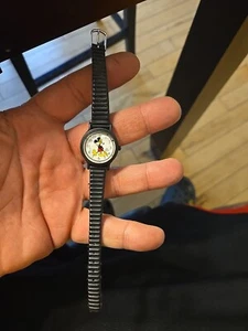 Vintage Lorus Quartz Disney Mickey Mouse Watch - Picture 1 of 3