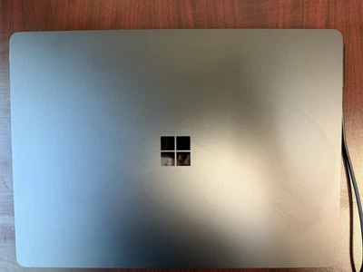 Laptop Surface 15 pulgadas Snapdragon X Elite (12 núcleos) negra, 64 GB de RAM, SSD de 1 TB Foto 1 de 4