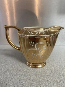 Vintage Sadler 4.5” Tall Gold Large Creamer - Holds 1 Pint! - Picture 1 of 9