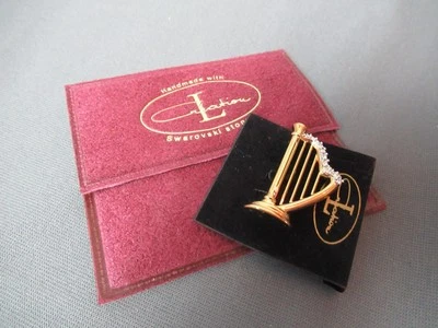 Nuevo en Paquete Prendedor Vintage Piedra Swarovski sobre Arpa - Creación L - Bolsa Original - f5 pp Foto 1 de 4