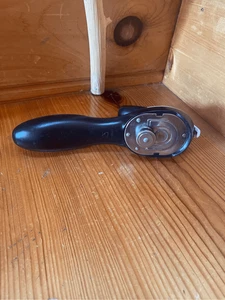 Tupperware Can Opener Ergonomic Smooth Edge - Picture 1 of 4