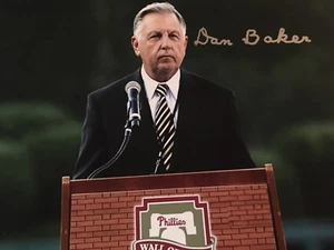 Foto de anunciante firmada por Dan Baker 8X10 Philadelphia Phillies PA - Imagen 1 de 1