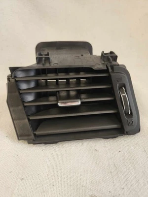 2014-2020 Chevrolet Impala PASSENGER side dash vent; carbon black; 23128461 Foto 1 de 4