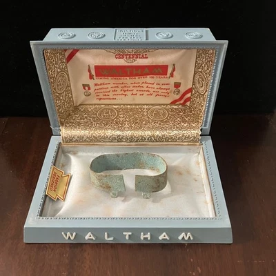 Caja de presentación de exhibición de reloj Waltham vintage años 50 Centennial Eagle Foto 1 de 4
