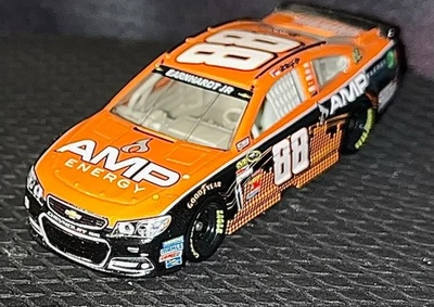ACTION LIONEL #88 AMP ENERGY NAT'L GUARD DALE JR CHEVY SS em escala 1/64 2013 - Imagem 1 de 3