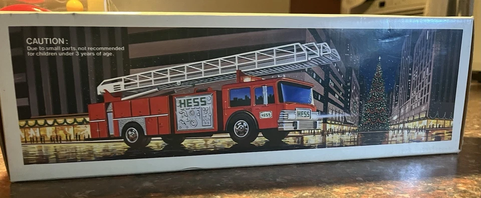 Banco de camión de bomberos de juguete Hess 1986 con caja original nunca exhibido Foto 1 de 4