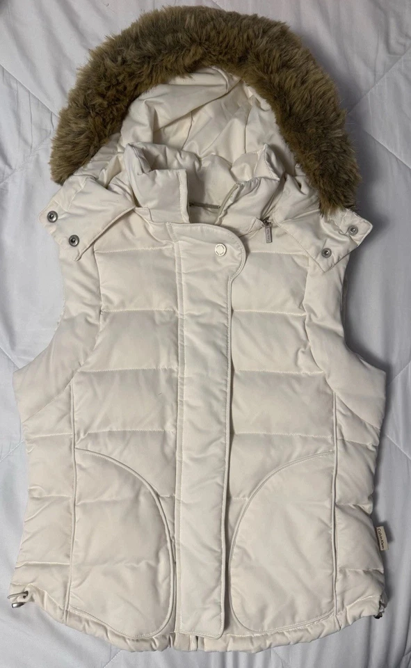 Chaleco acolchado Calvin Klein blanco roto/crema marrón imitación piel capucha Foto 1 de 3