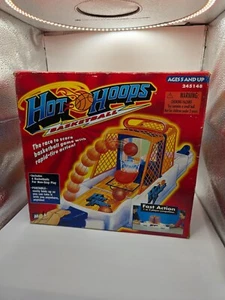 VINTAGE 2000 HOT HOOPS BASKETBALL GAME MGA ENTERTAINMENT TOYS INCLUDES 4 BALLS - Picture 1 of 13