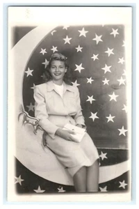1939-1950 Pretty Woman Paper Moon RPPC Real Photo Studio View - Picture 1 of 3