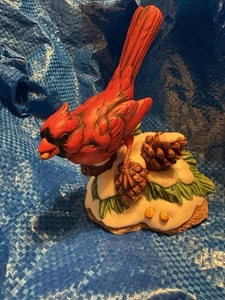 Statuina uccellino cardinale rosso porcellana tesori classici inverno neve pino - Foto 1 di 7