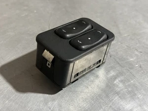Vauxhall Meriva A Mk1 Drivers Electric Power Window Switch 24409205 13363202 - Picture 1 of 3