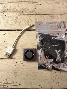 Apple iPod Shuffle 4. Generation Space Grau (2GB) GEBRAUCHT BUNDLE - Bild 1 von 11