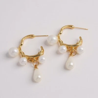 Pendientes de perlas Anthropologie aro geo oro de colección barroco irregular forma de C circonita cúbica Foto 1 de 4